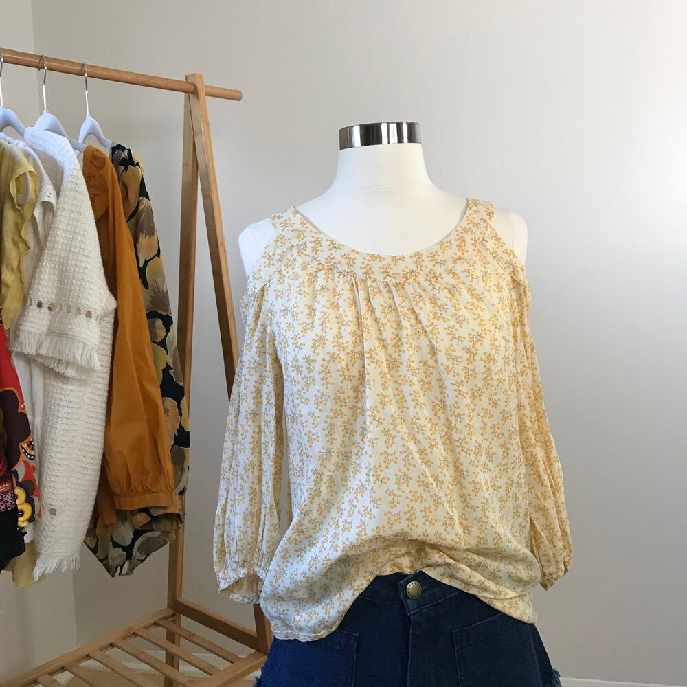 Meadow Rue Anthropologie • Pyracantha Cold Shoulder Top